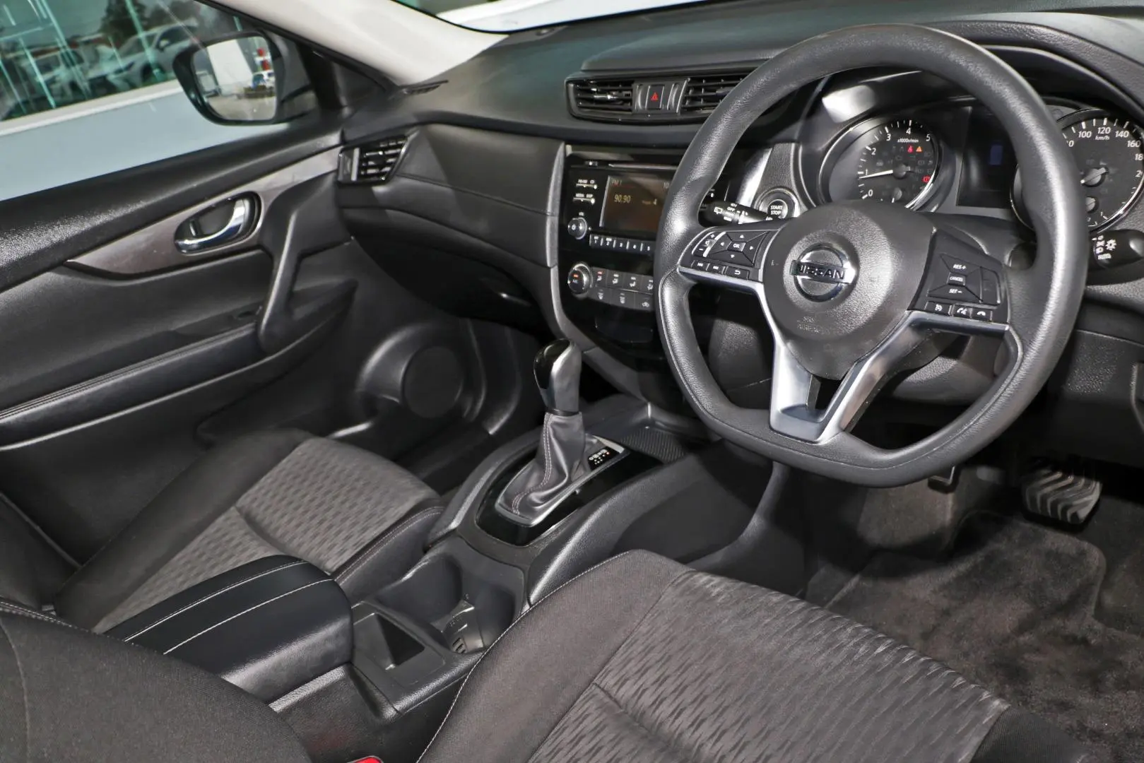 2019 Nissan X-TRAIL Gallery Image 6