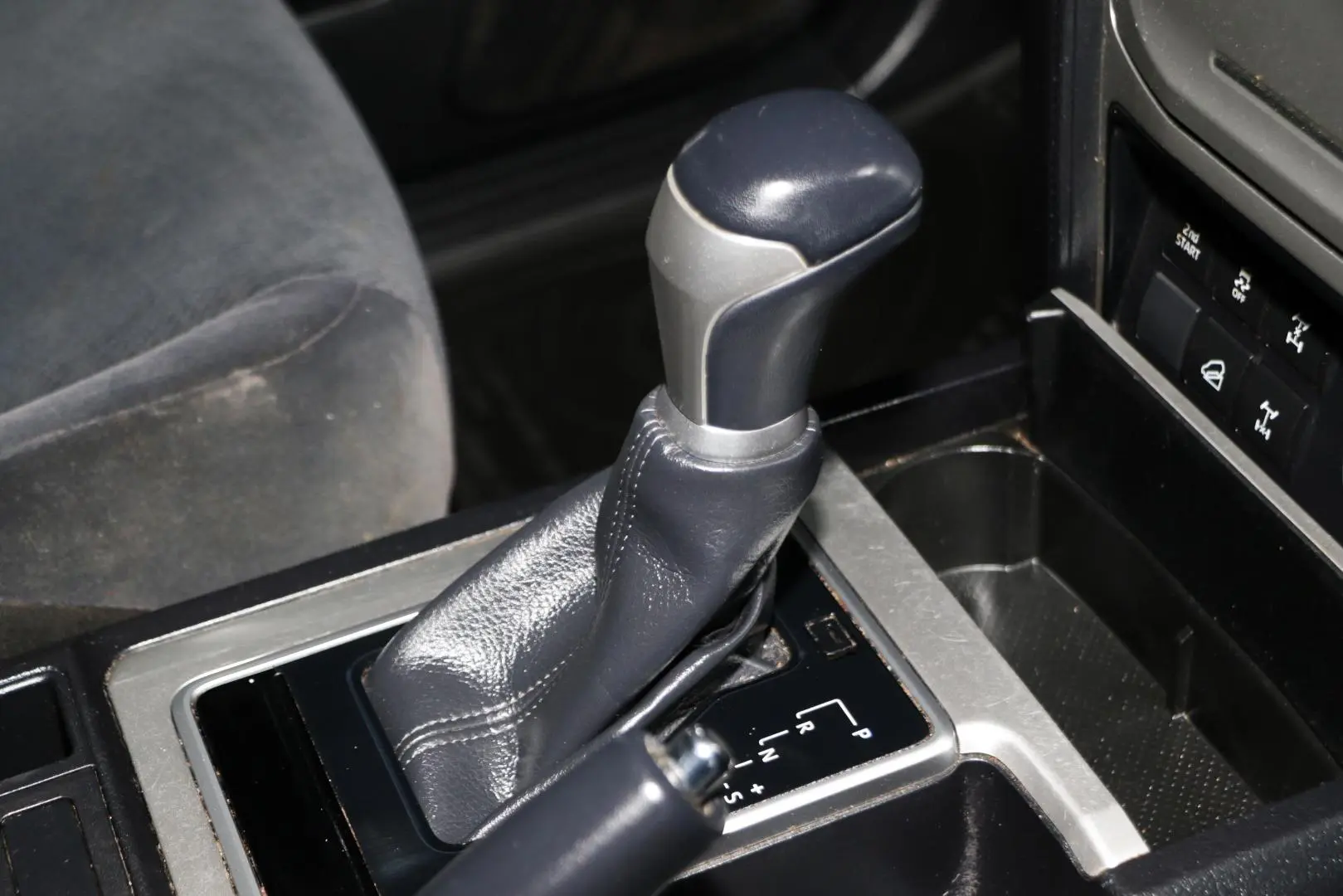 2022 Toyota Landcruiser Prado Gallery Image 13