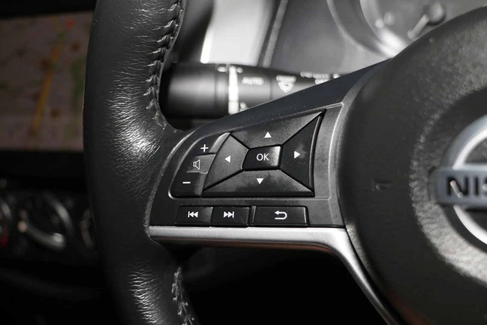 2021 Nissan Navara Gallery Image 17