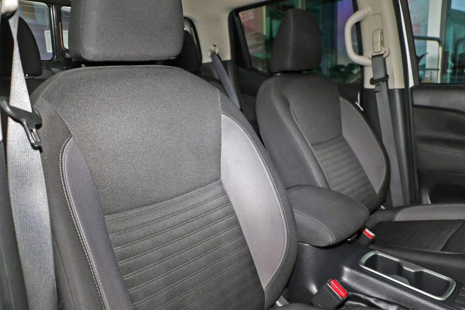 2021 Nissan Navara Gallery Image 9
