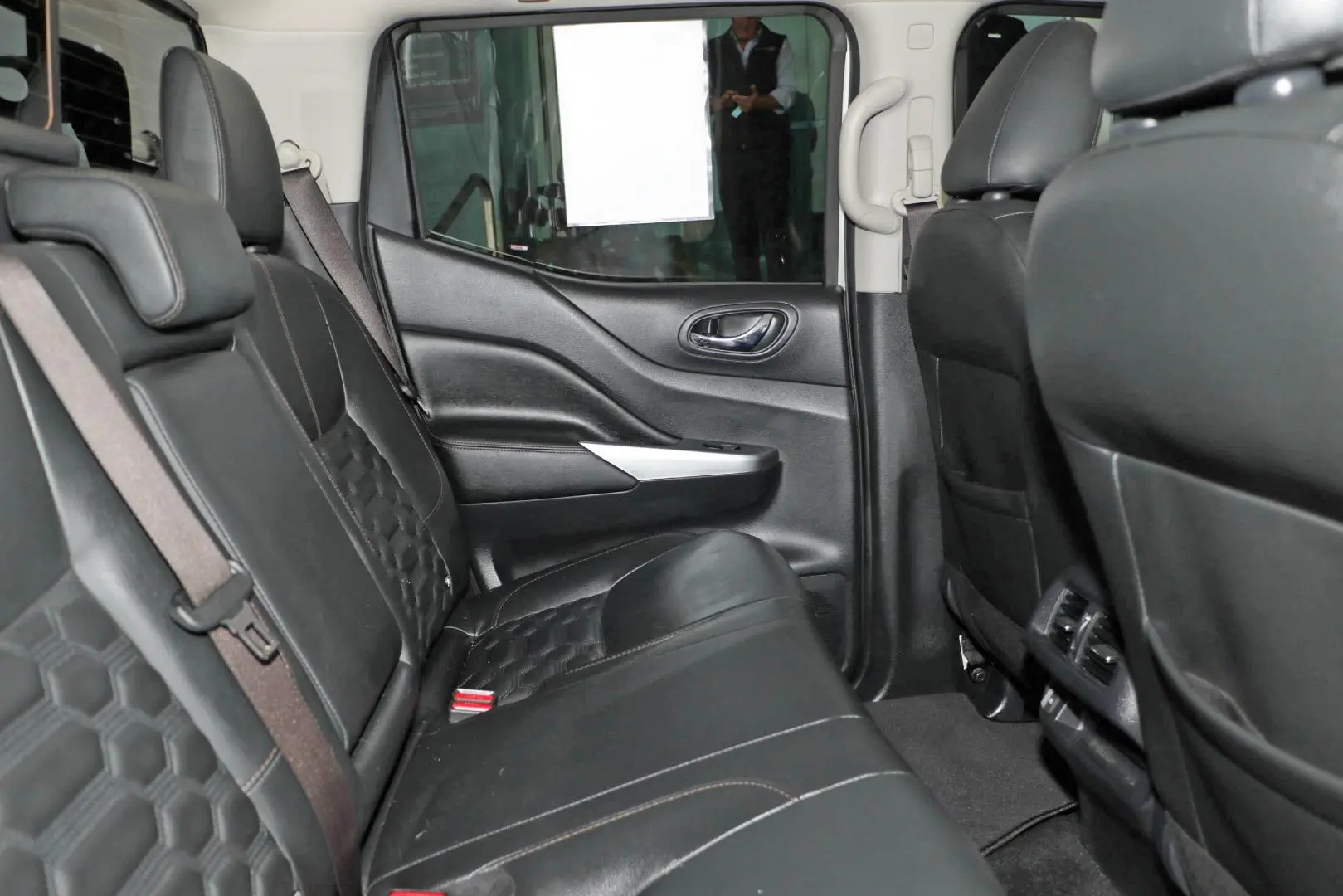 2022 Nissan Navara Gallery Image 9