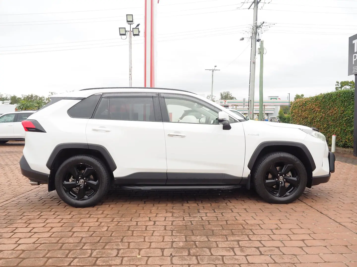 2021 Toyota RAV4 Gallery Image 6