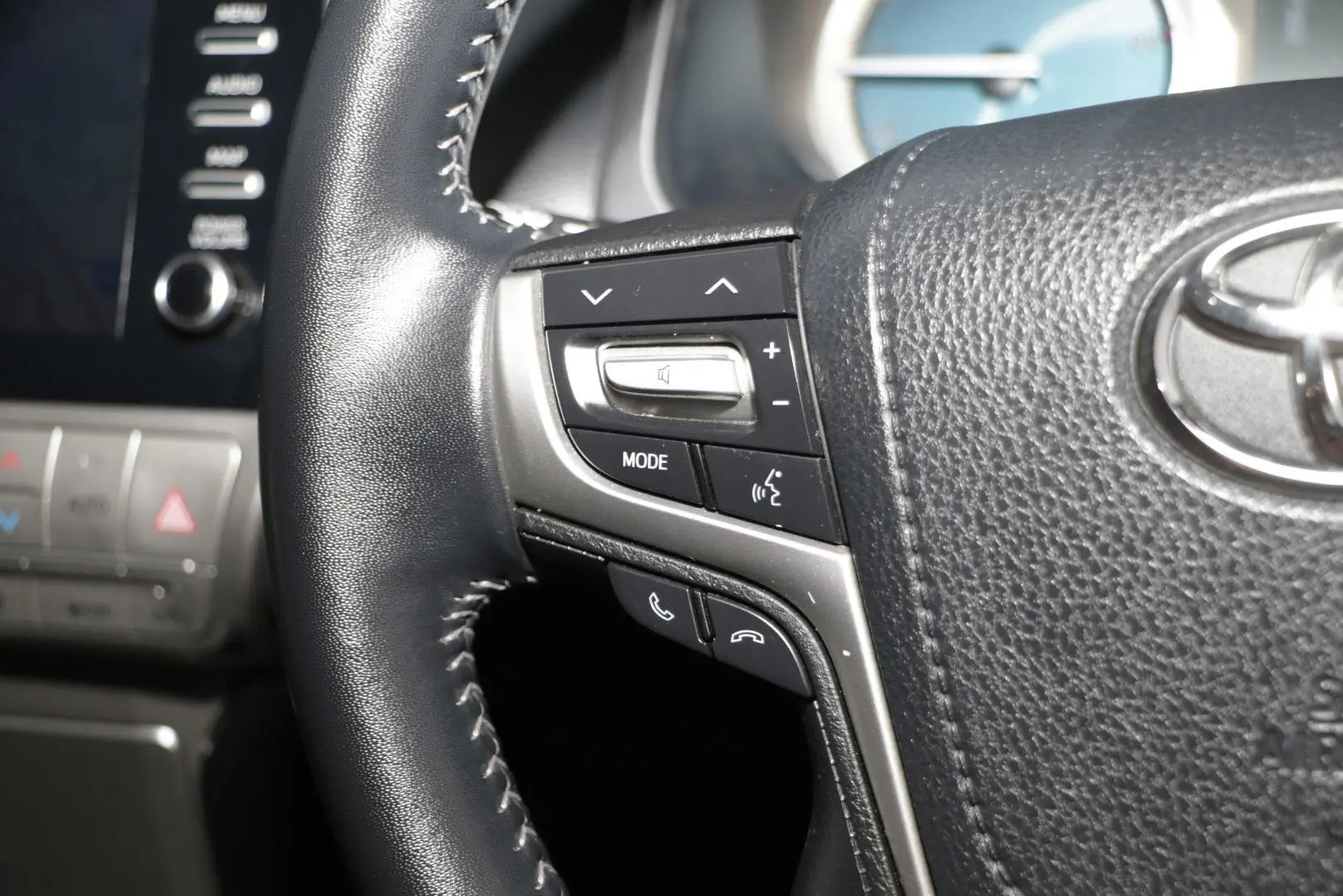 2023 Toyota Landcruiser Prado Gallery Image 17
