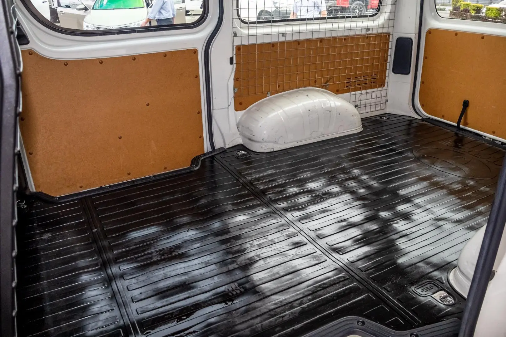 2021 Toyota Hiace Gallery Image 21