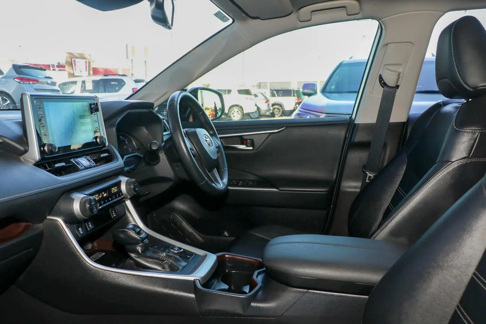 2021 Toyota RAV4 Gallery Image 8