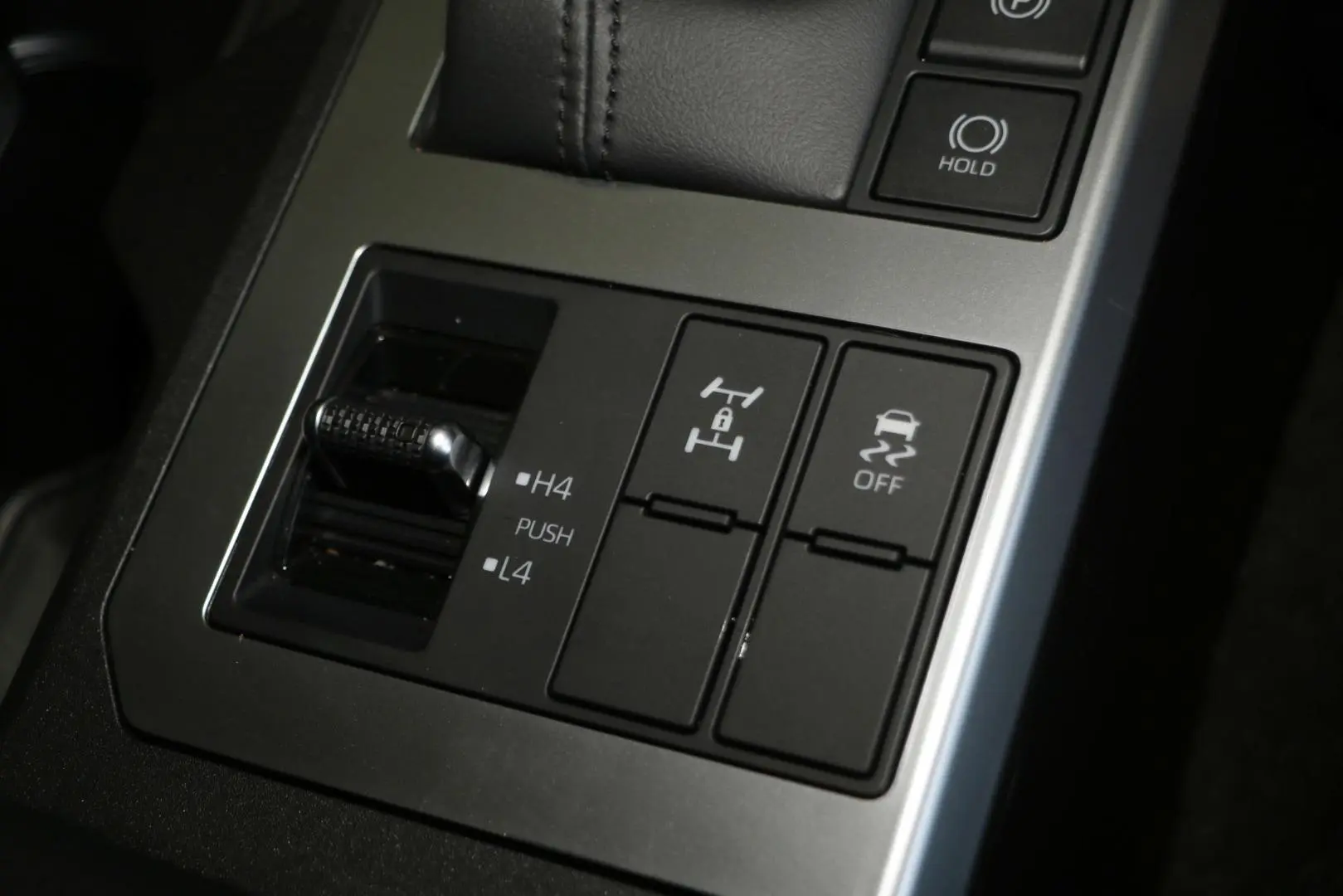 2025 Toyota Landcruiser Prado Gallery Image 17