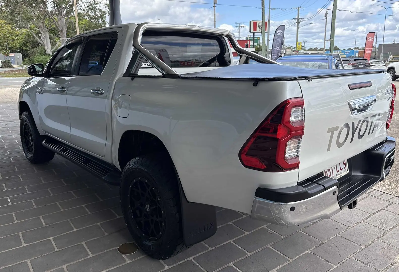 2021 Toyota Hilux Gallery Image 2