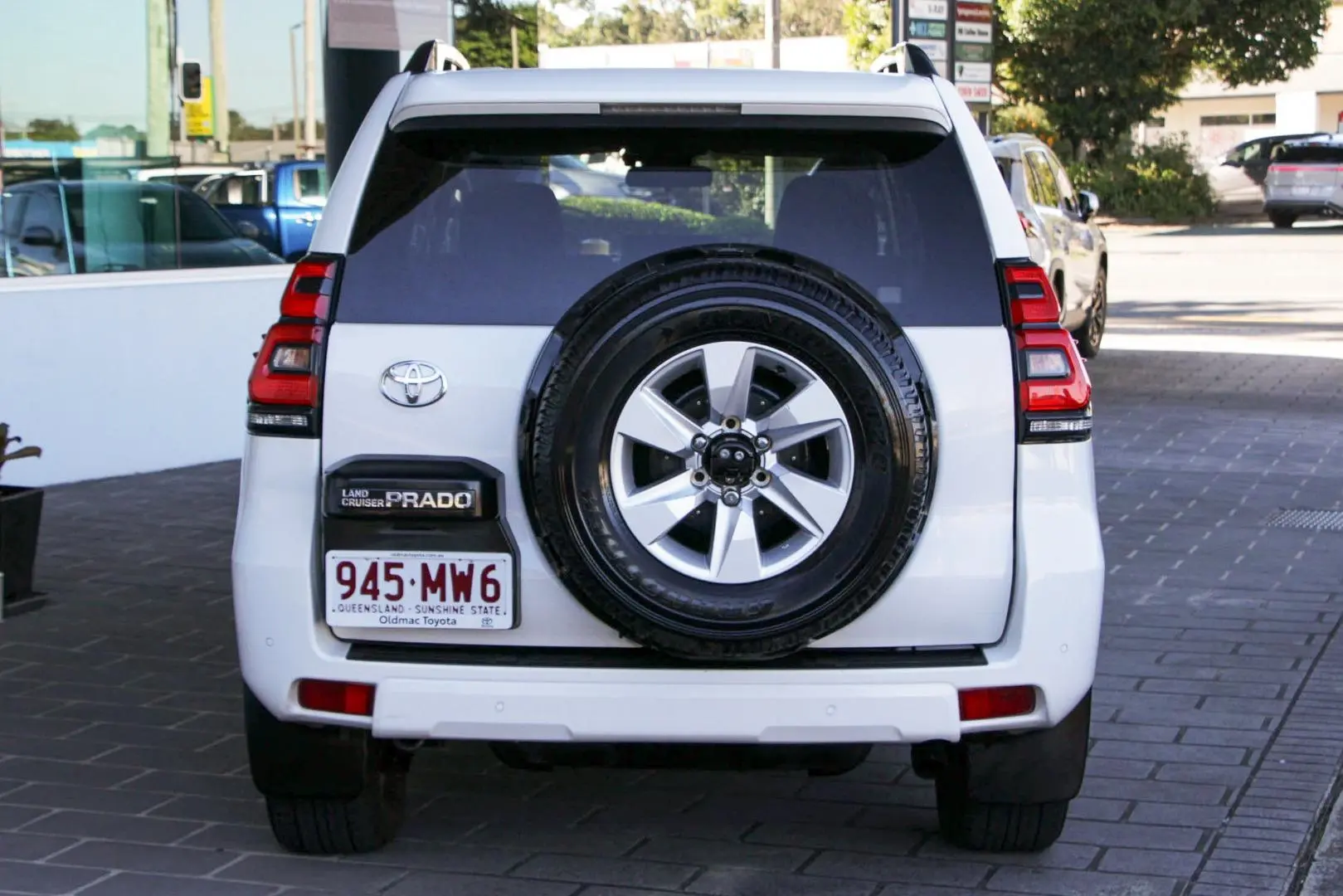2023 Toyota Landcruiser Prado Gallery Image 6