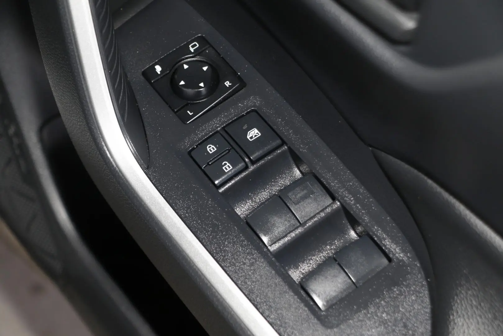 2025 Toyota RAV4 Gallery Image 19