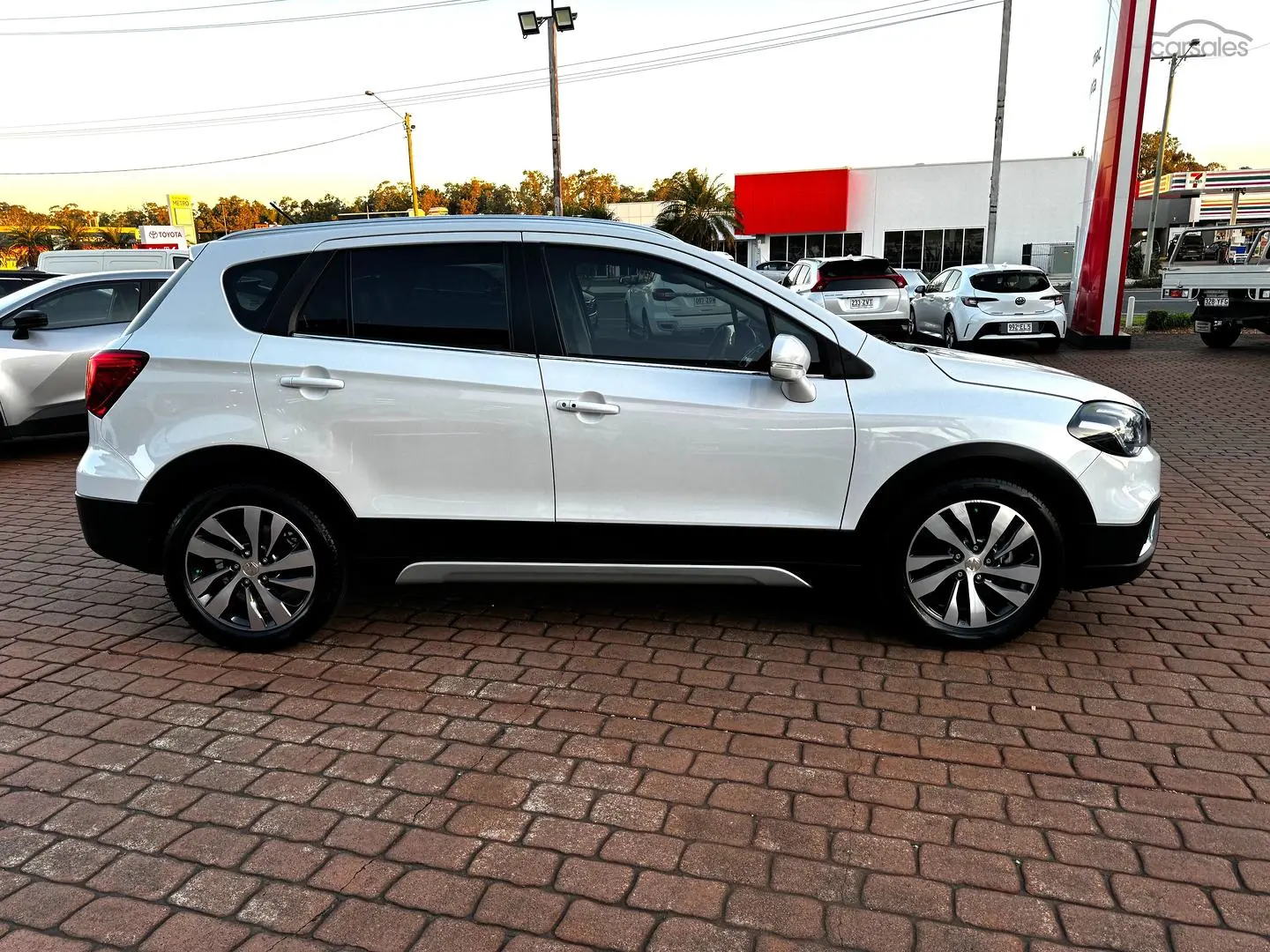 2017 Suzuki S-Cross Image 2