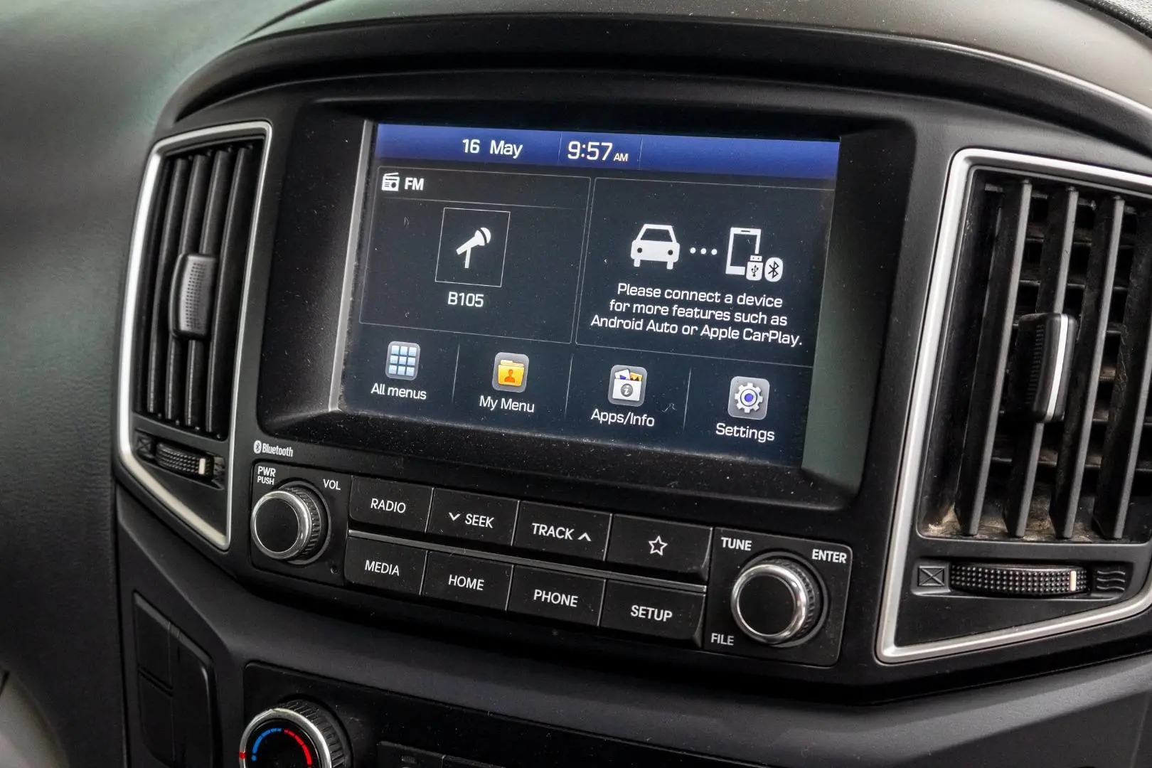 2020 Hyundai iLoad Gallery Image 11