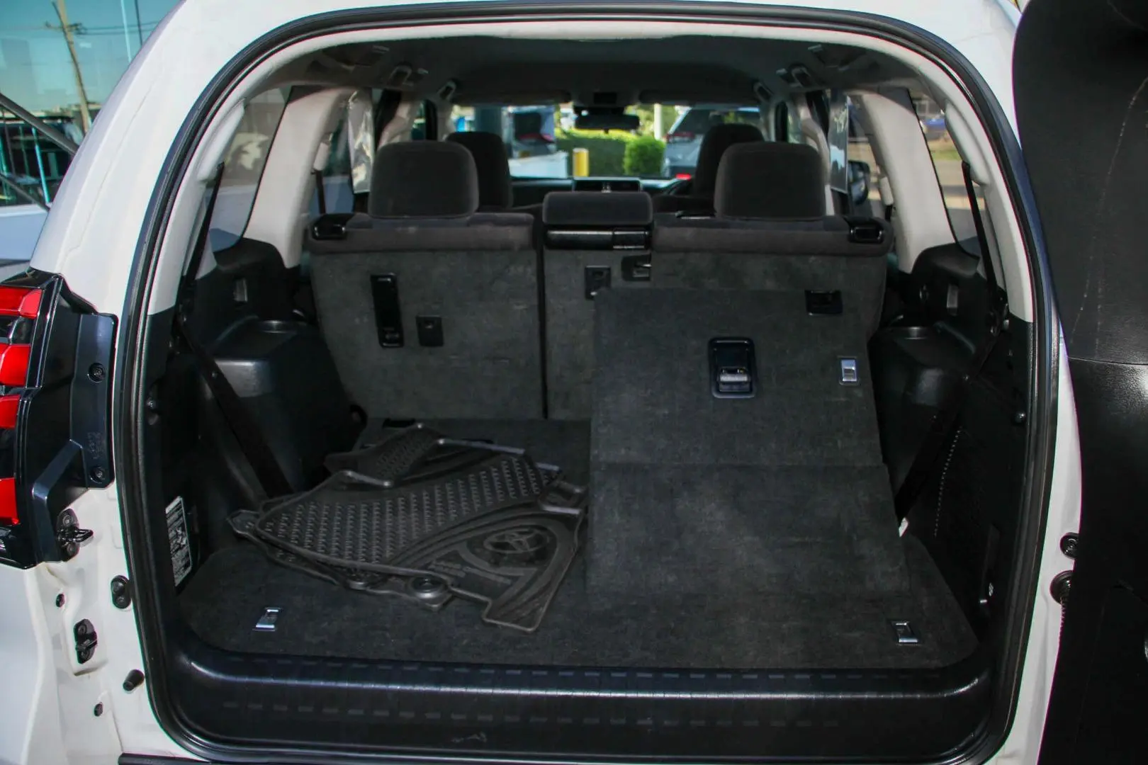 2023 Toyota Landcruiser Prado Gallery Image 24