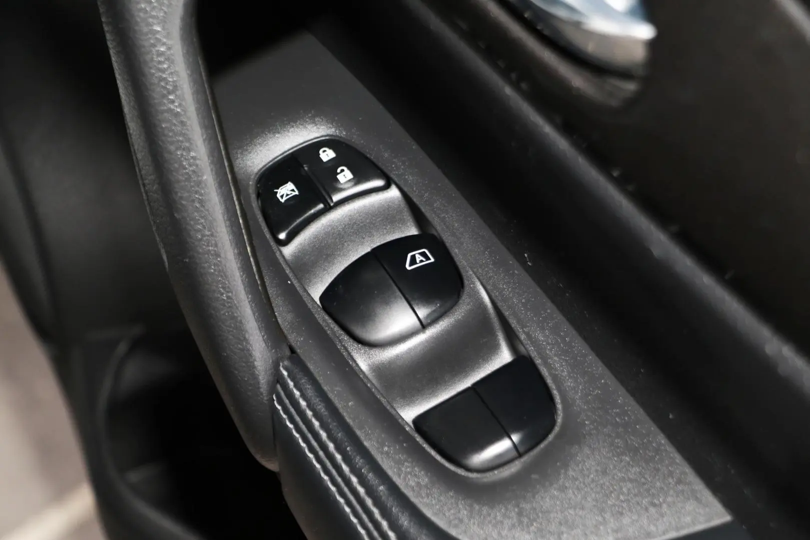 2018 Nissan X-TRAIL Gallery Image 16