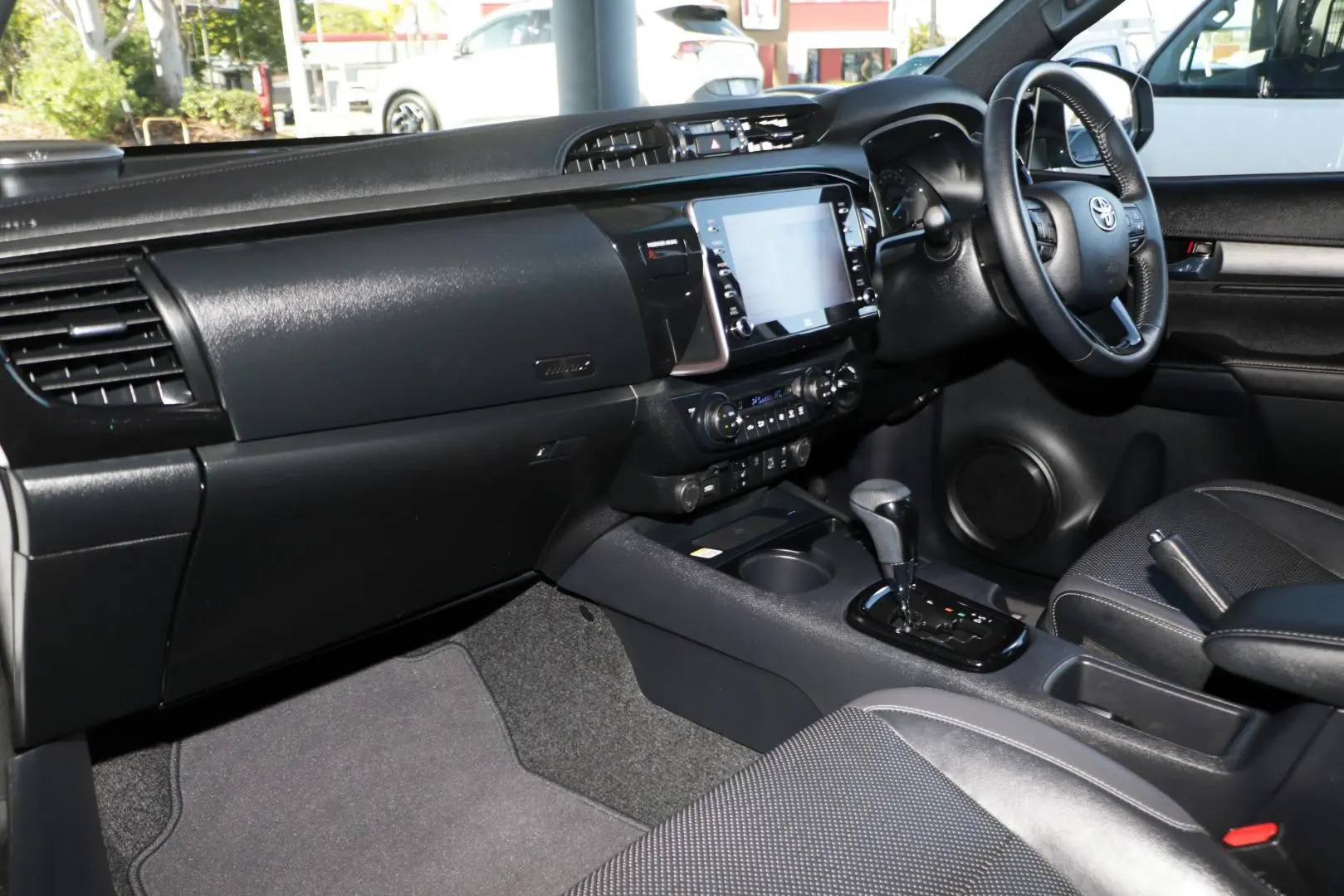 2025 Toyota Hilux Gallery Image 8