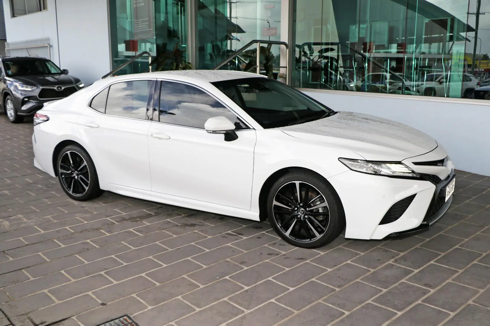 2019 Toyota Camry Gallery Image 6