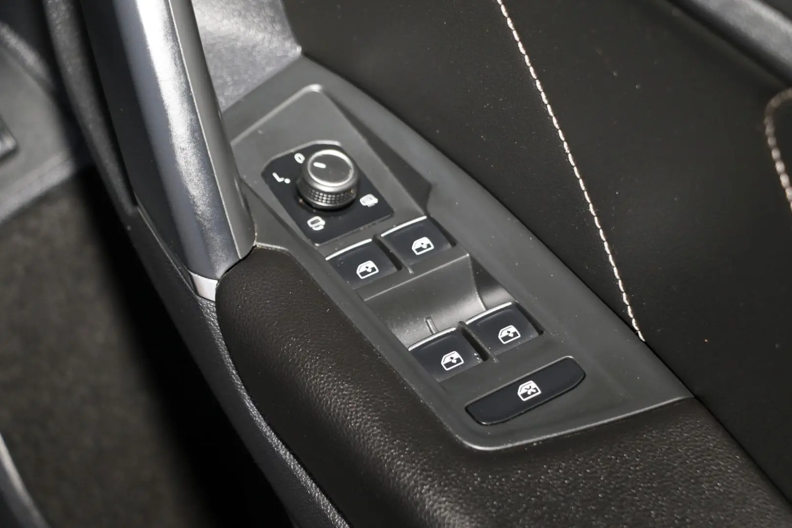 2018 Volkswagen Tiguan Gallery Image 21