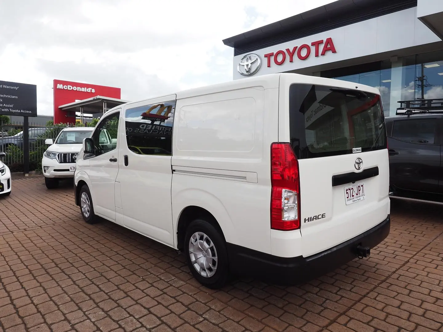 2021 Toyota Hiace Gallery Image 5