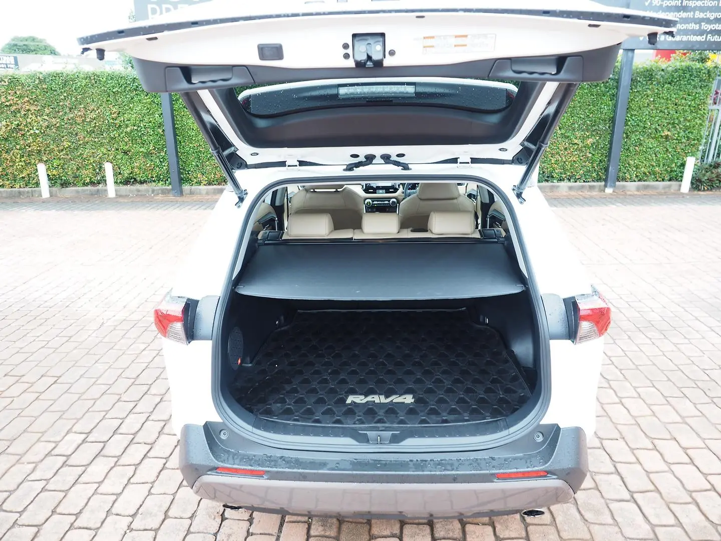 2021 Toyota RAV4 Gallery Image 16