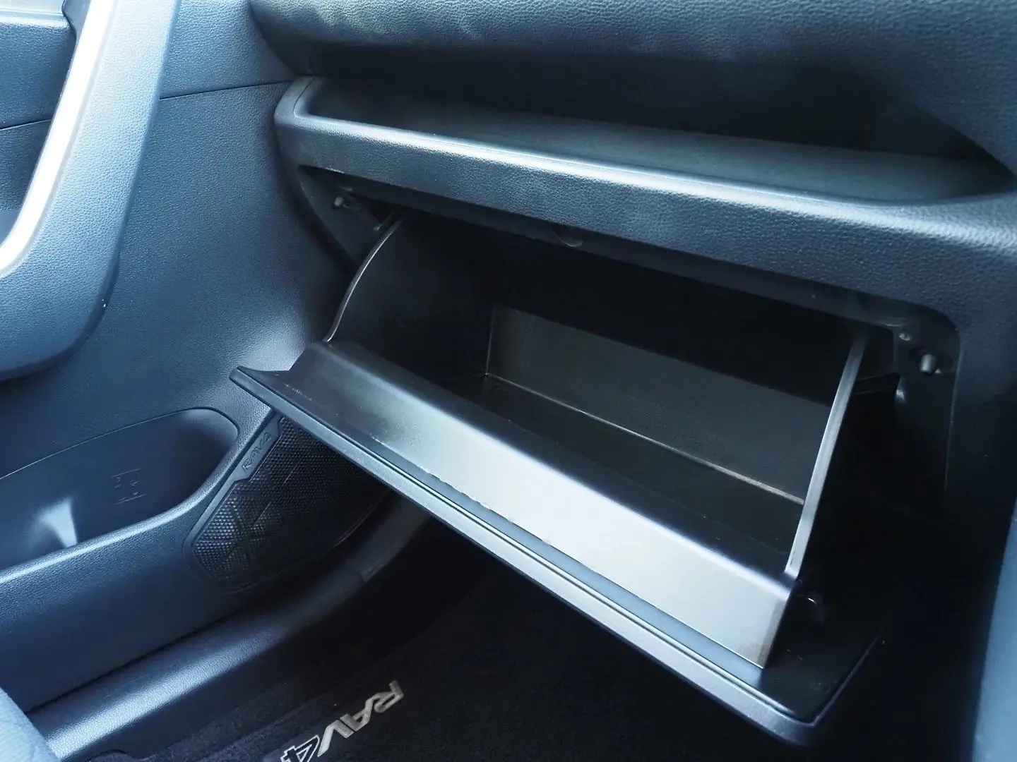 2019 Toyota RAV4 Gallery Image 25