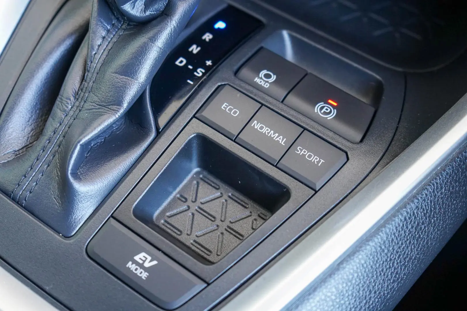 2025 Toyota RAV4 Gallery Image 19