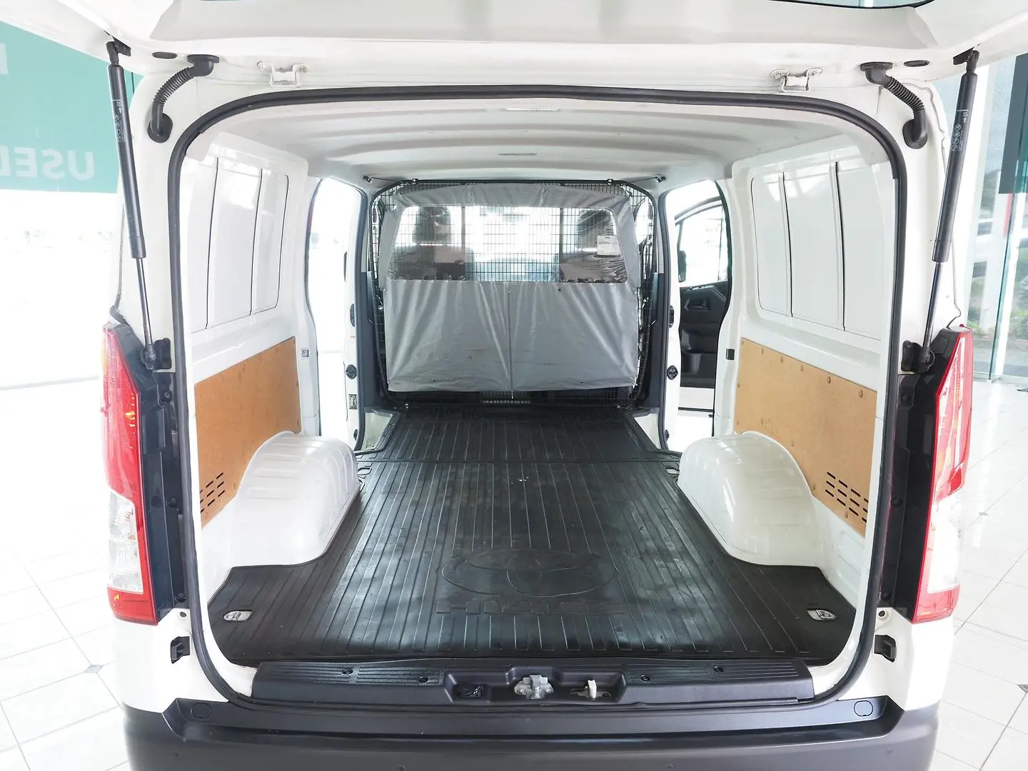 2019 Toyota Hiace Gallery Image 3