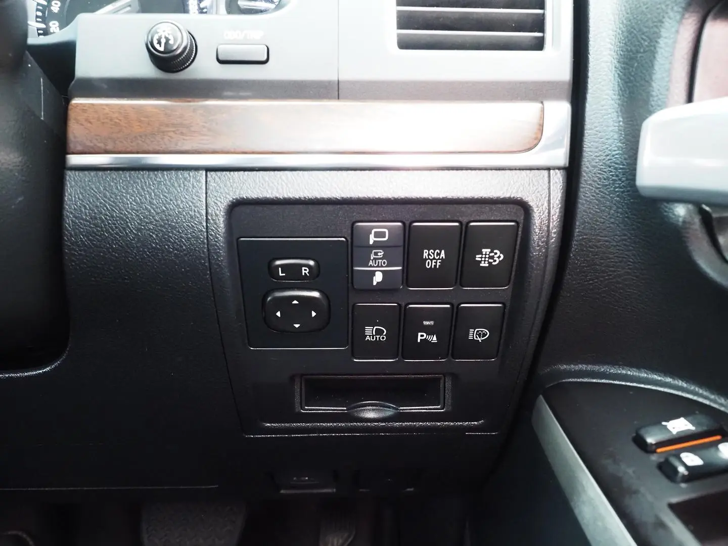 2018 Toyota Landcruiser Gallery Image 36