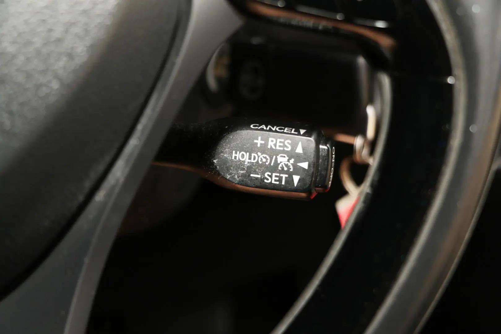 2018 Toyota C-HR Gallery Image 13