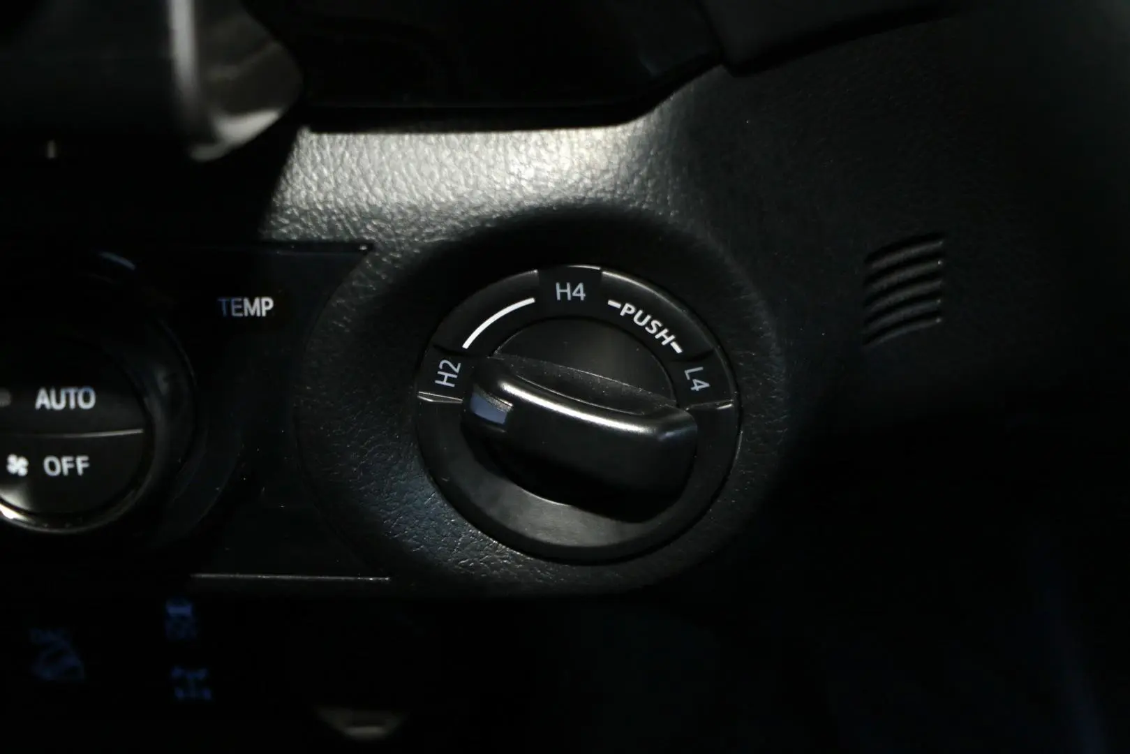 2025 Toyota Hilux Gallery Image 16