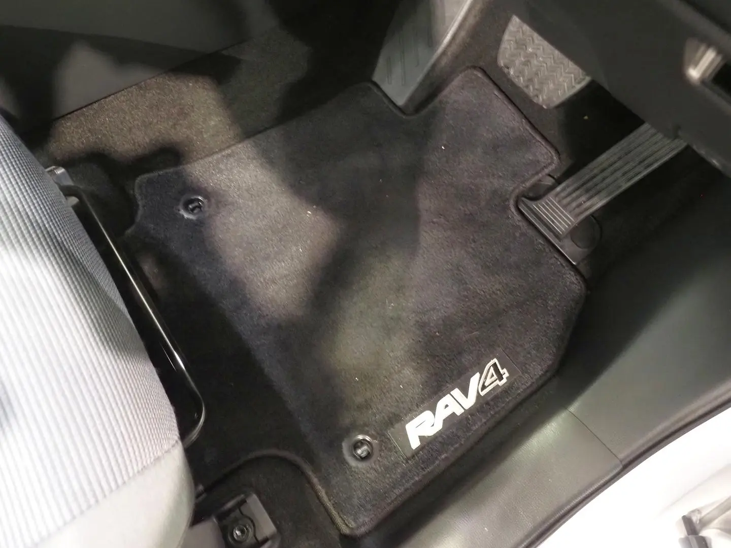 2024 Toyota RAV4 Gallery Image 13