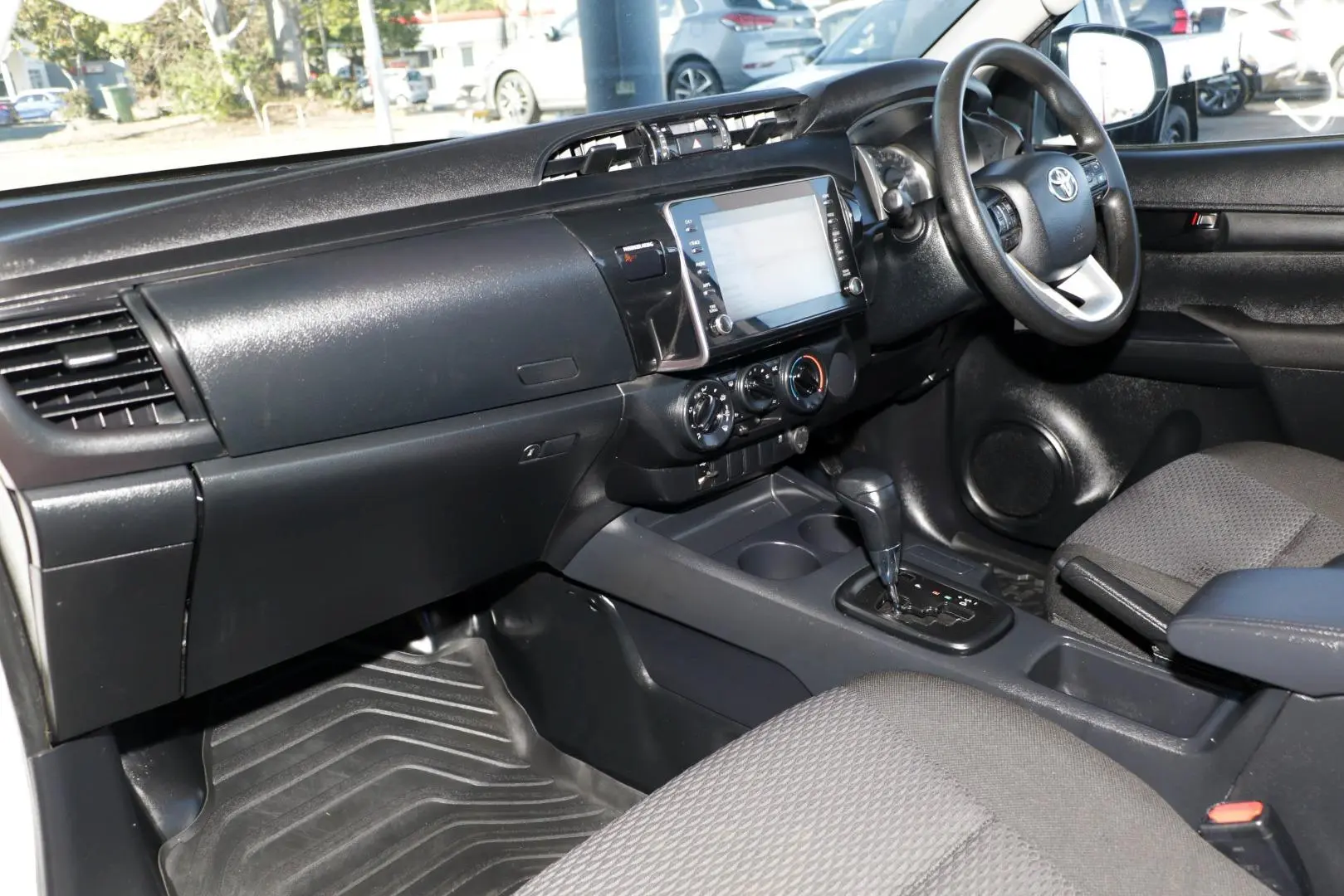 2022 Toyota Hilux Gallery Image 7