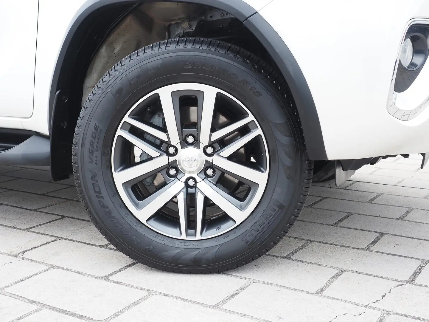 2017 Toyota Fortuner Gallery Image 11