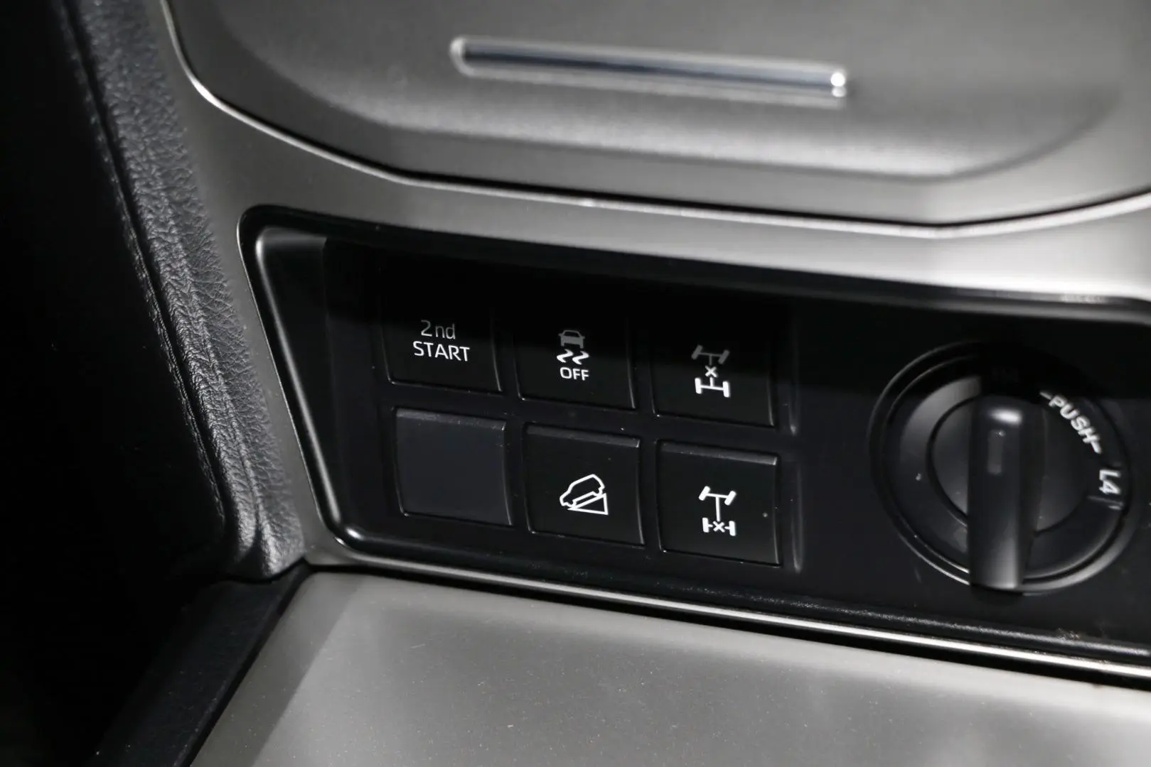 2022 Toyota Landcruiser Prado Gallery Image 15
