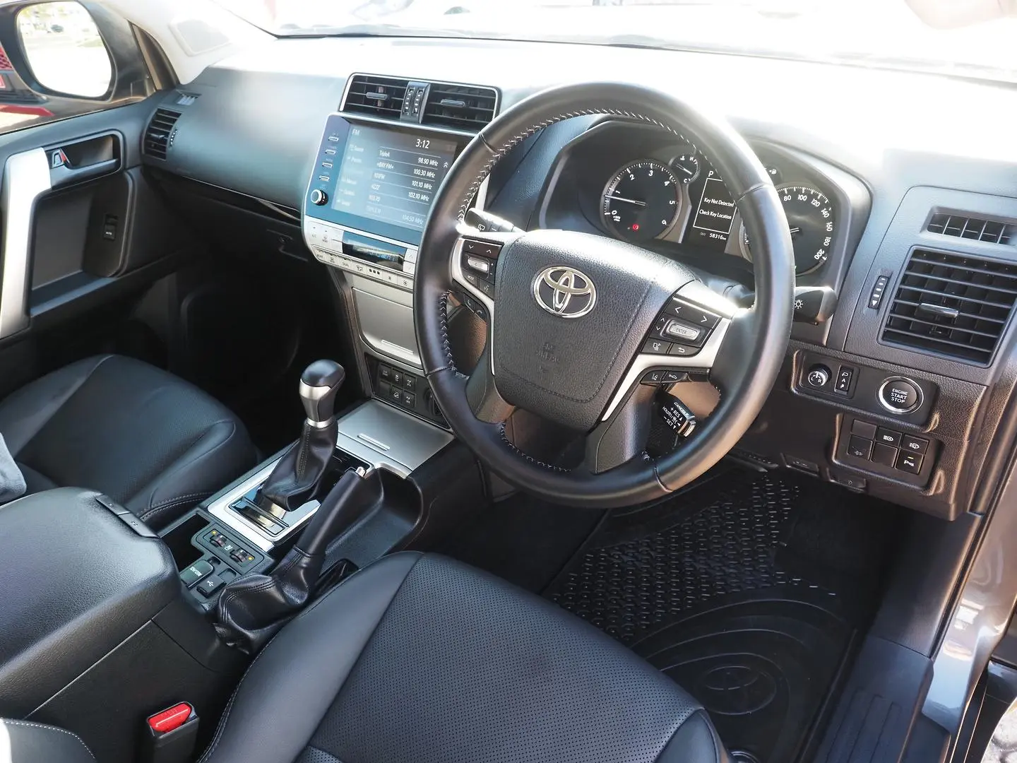 2023 Toyota Landcruiser Prado Gallery Image 4