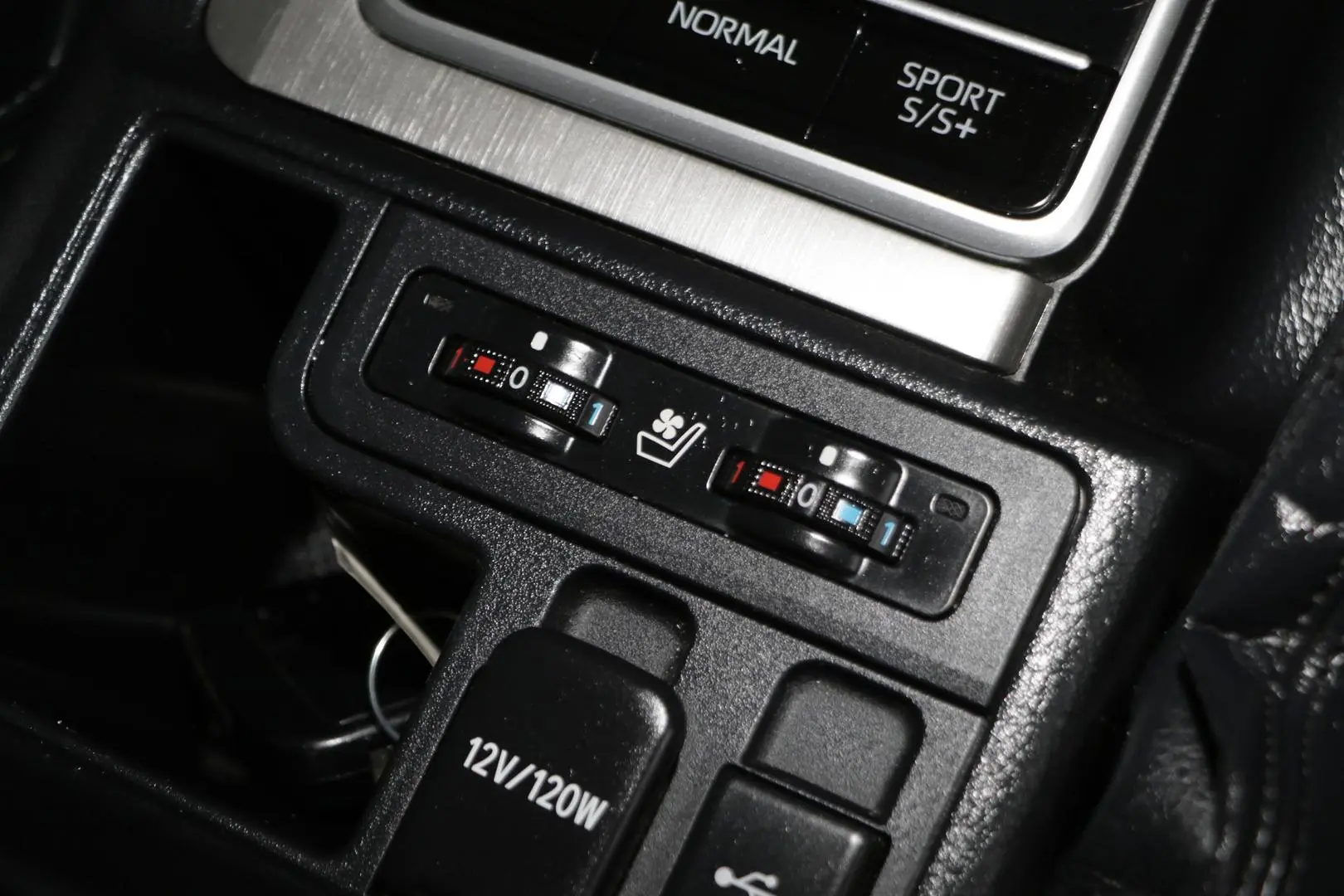 2023 Toyota Landcruiser Prado Gallery Image 17