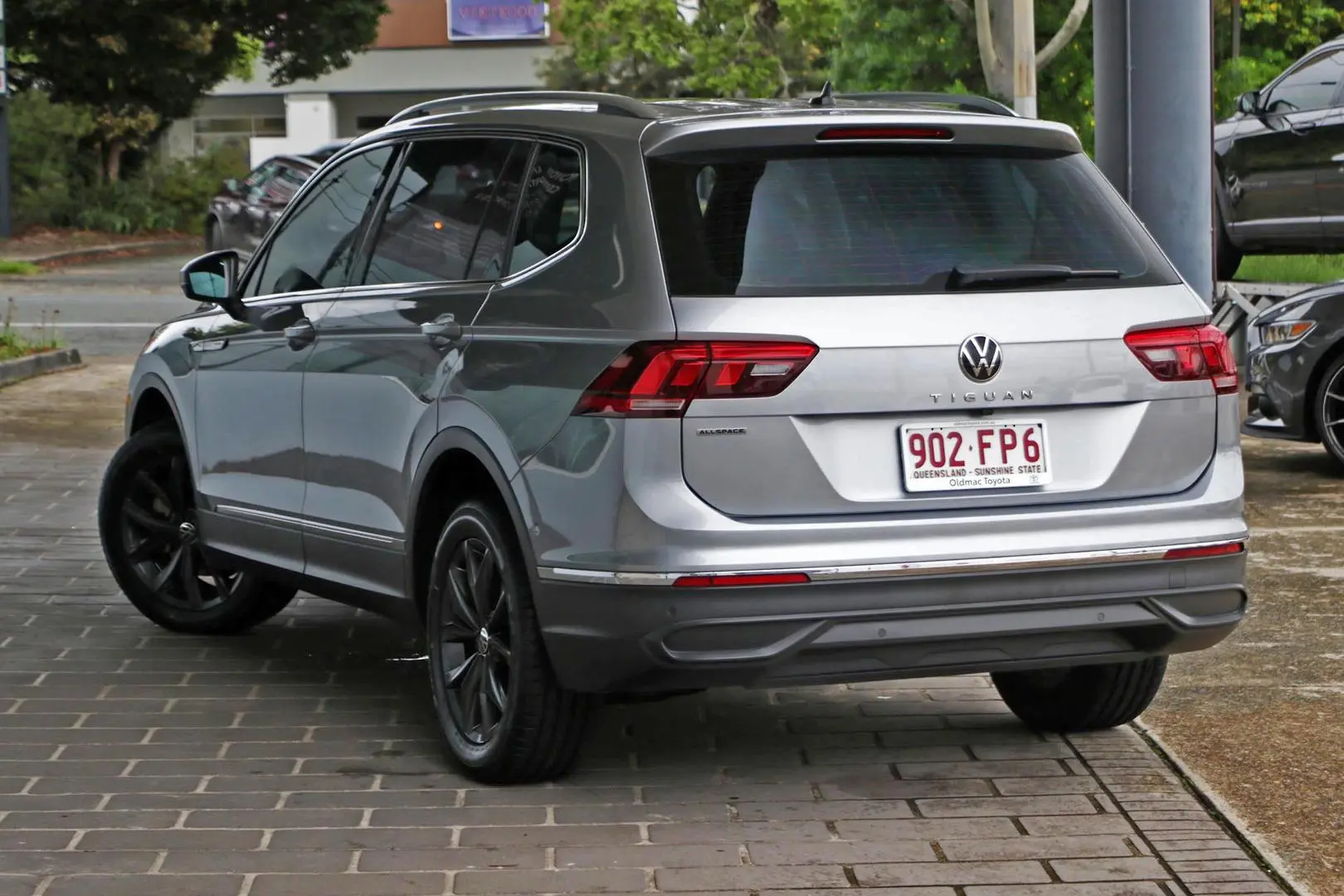 2022 Volkswagen Tiguan Gallery Image 2