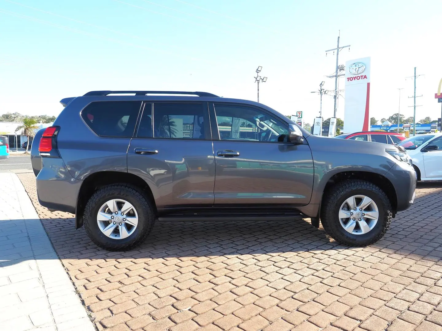 2023 Toyota Landcruiser Prado Gallery Image 6