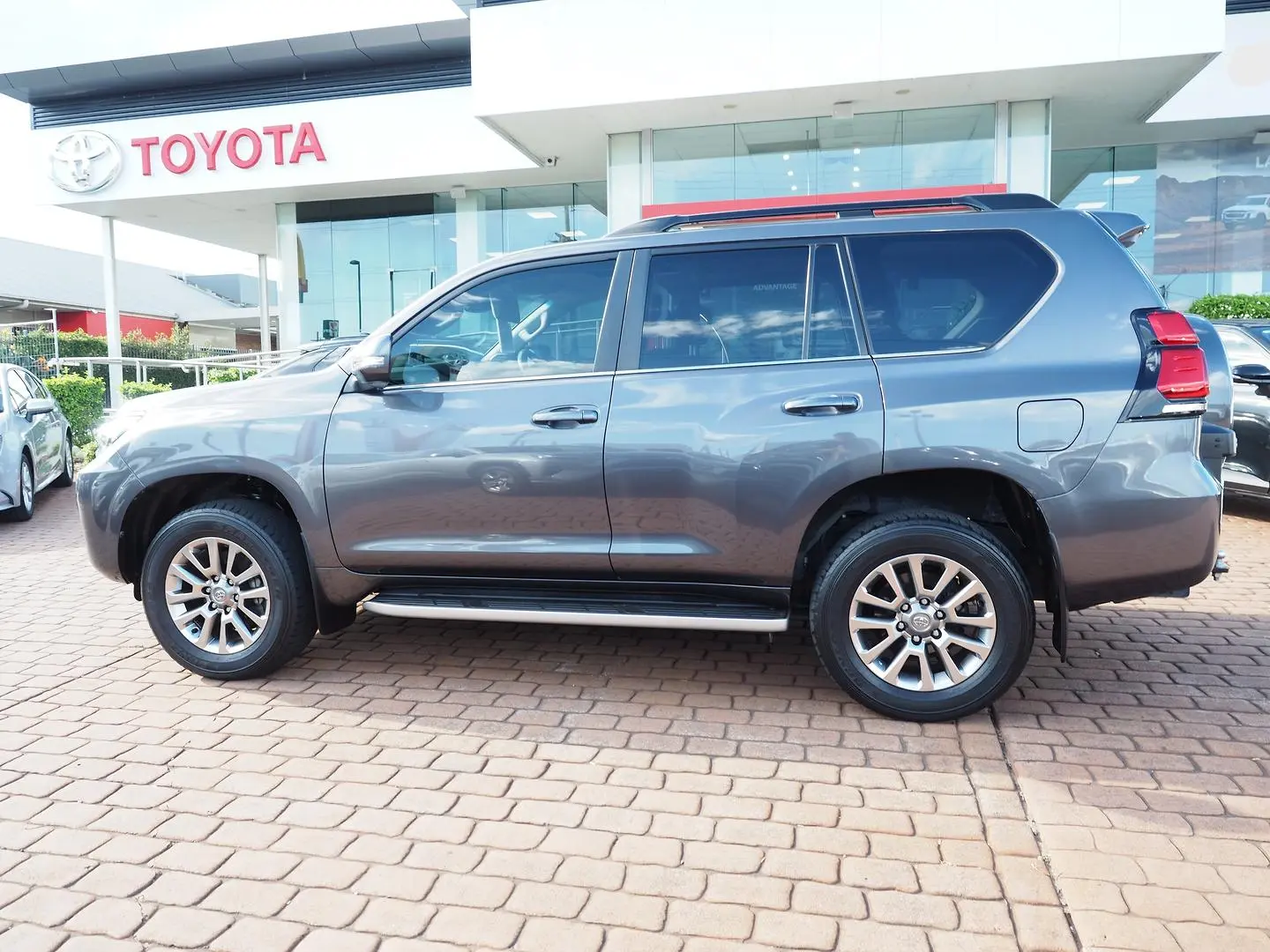 2021 Toyota Landcruiser Prado Image 8