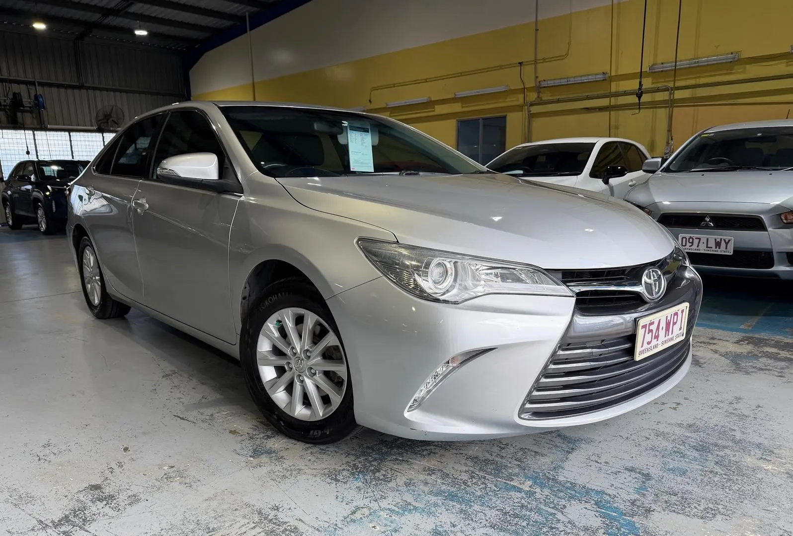 2016 Toyota Camry Gallery Image 1