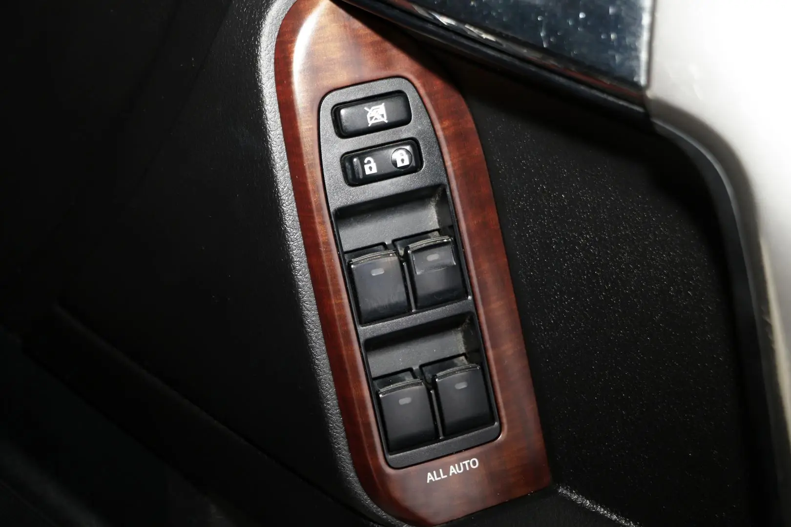 2014 Toyota Landcruiser Prado Gallery Image 18