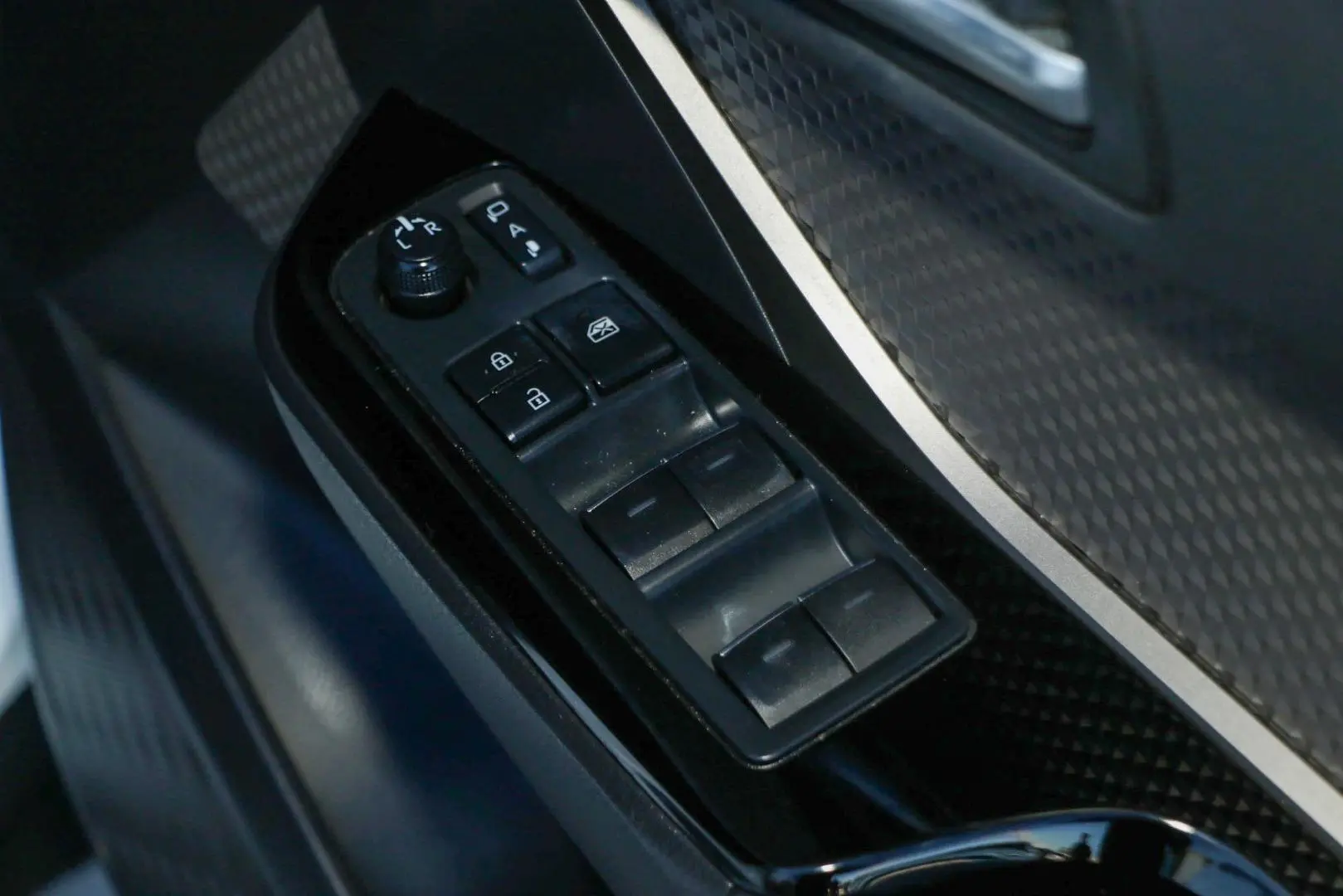 2021 Toyota C-HR Gallery Image 18