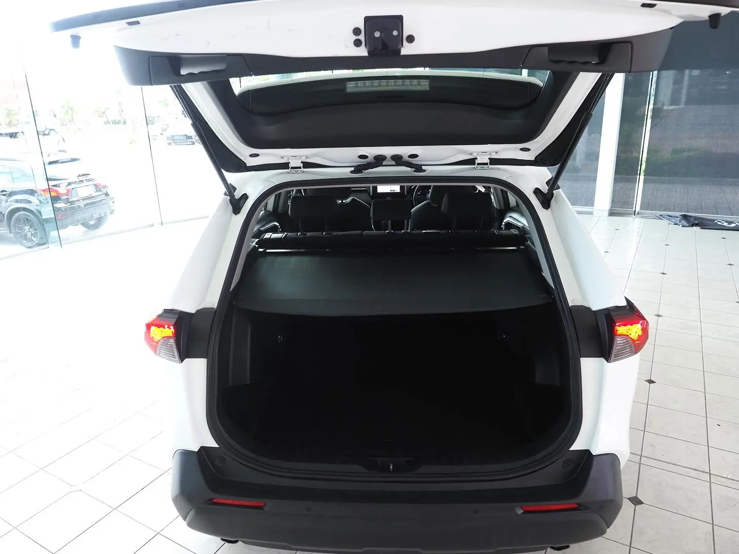 2023 Toyota RAV4 Gallery Image 13