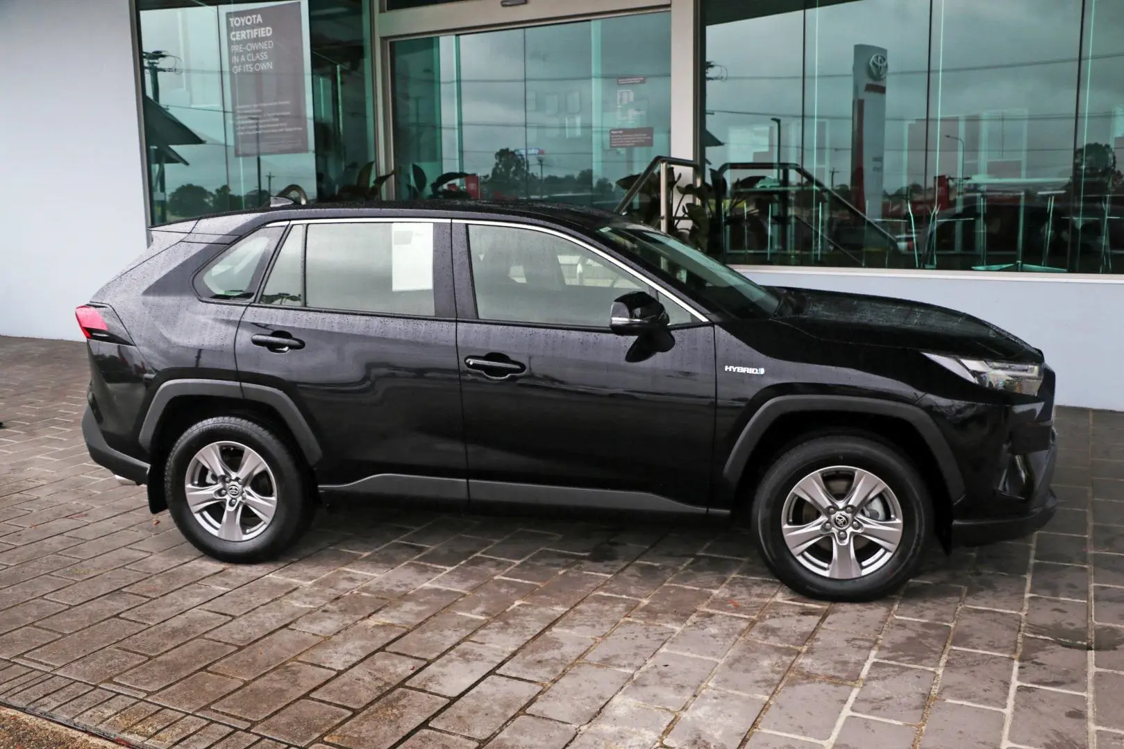 2024 Toyota RAV4 Gallery Image 6