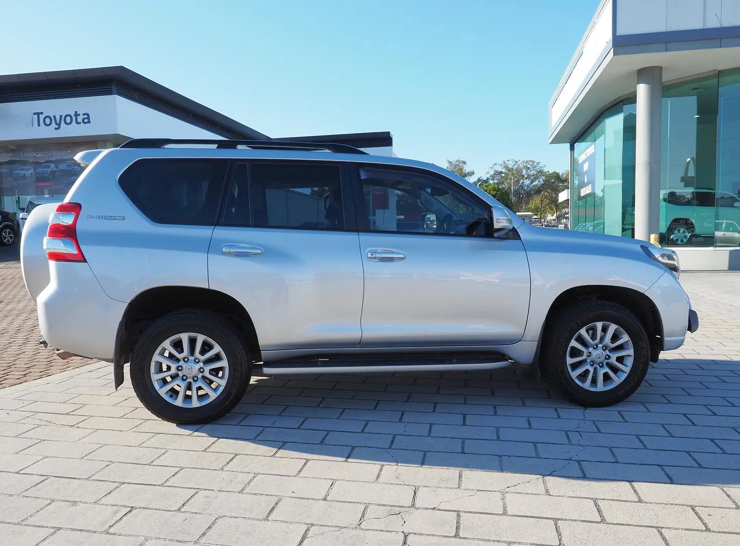 2017 Toyota Landcruiser Prado Gallery Image 7