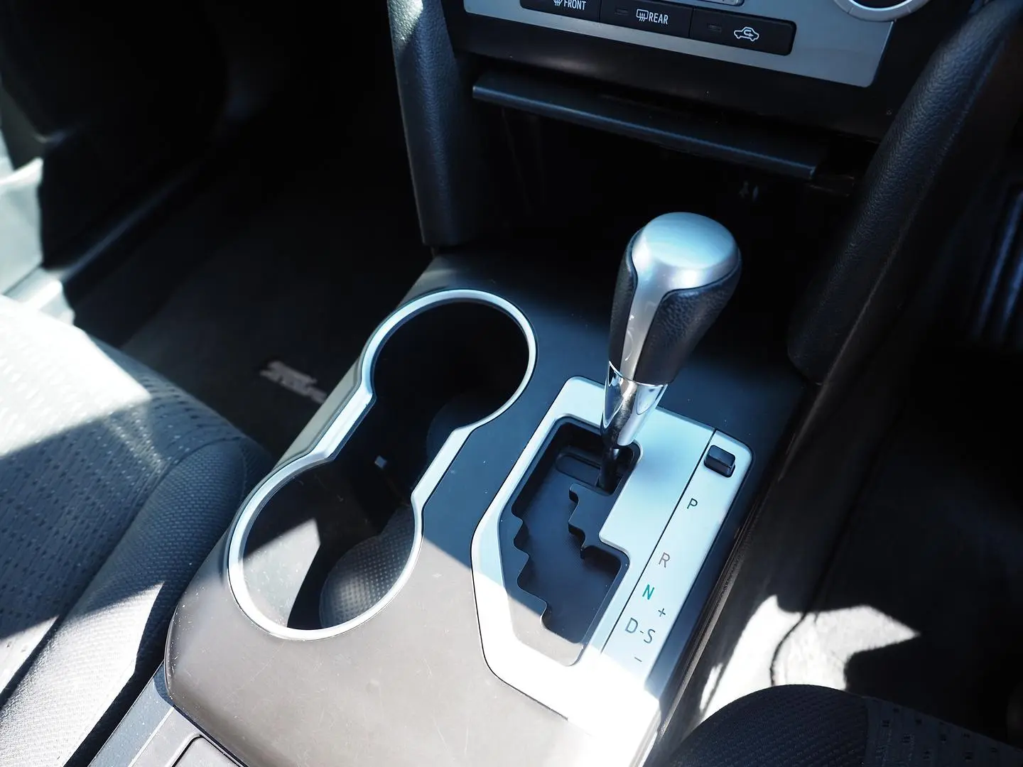 2016 Toyota Camry Gallery Image 19