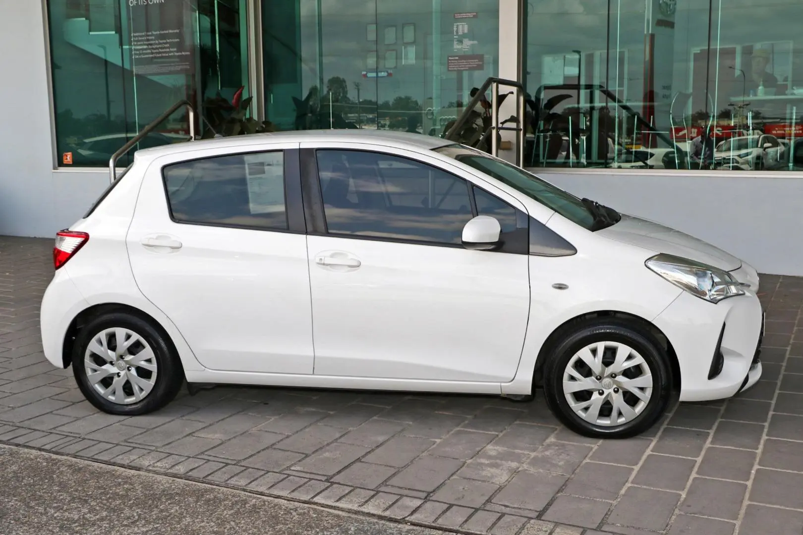 2019 Toyota Yaris Gallery Image 5