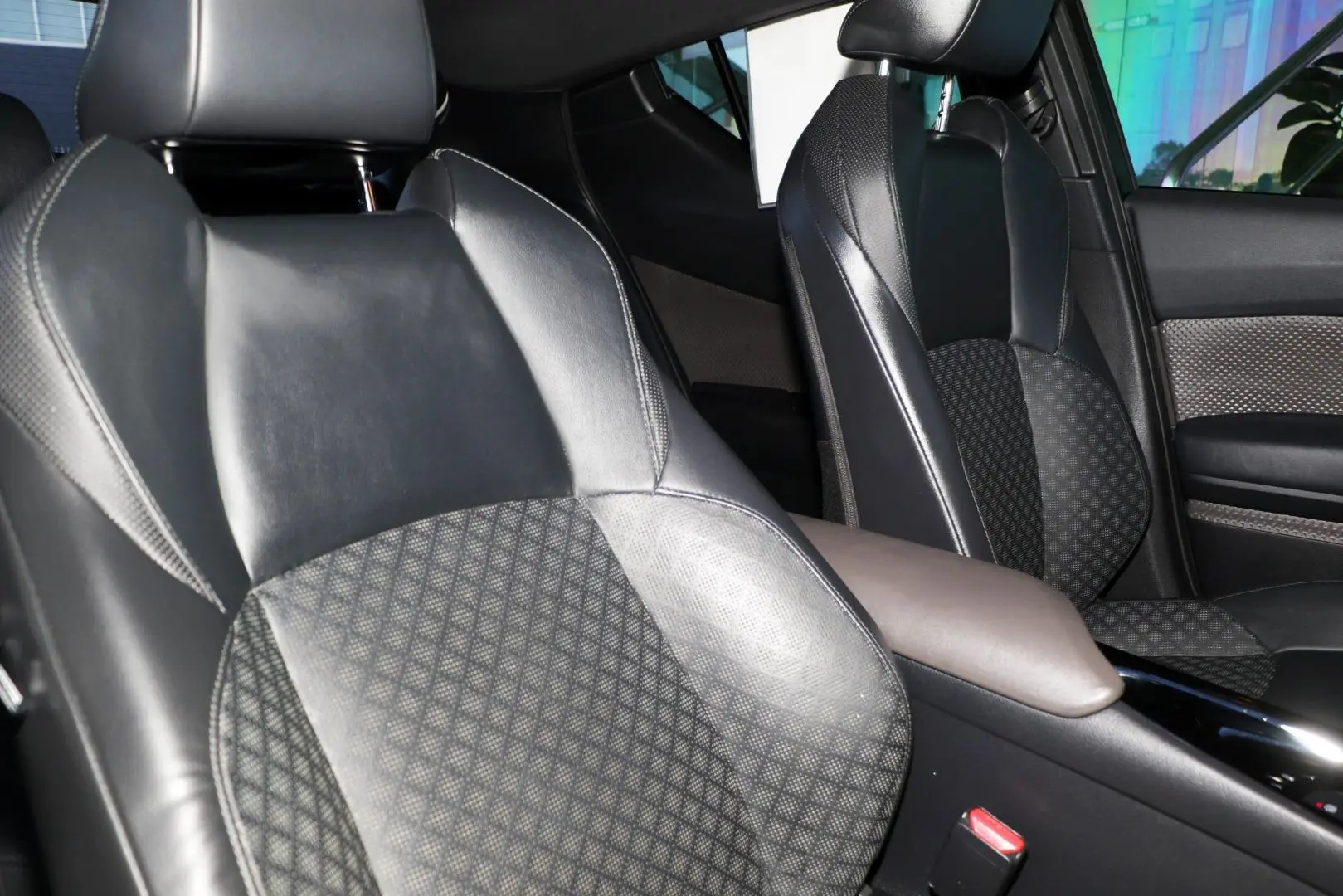 2021 Toyota C-HR Gallery Image 9