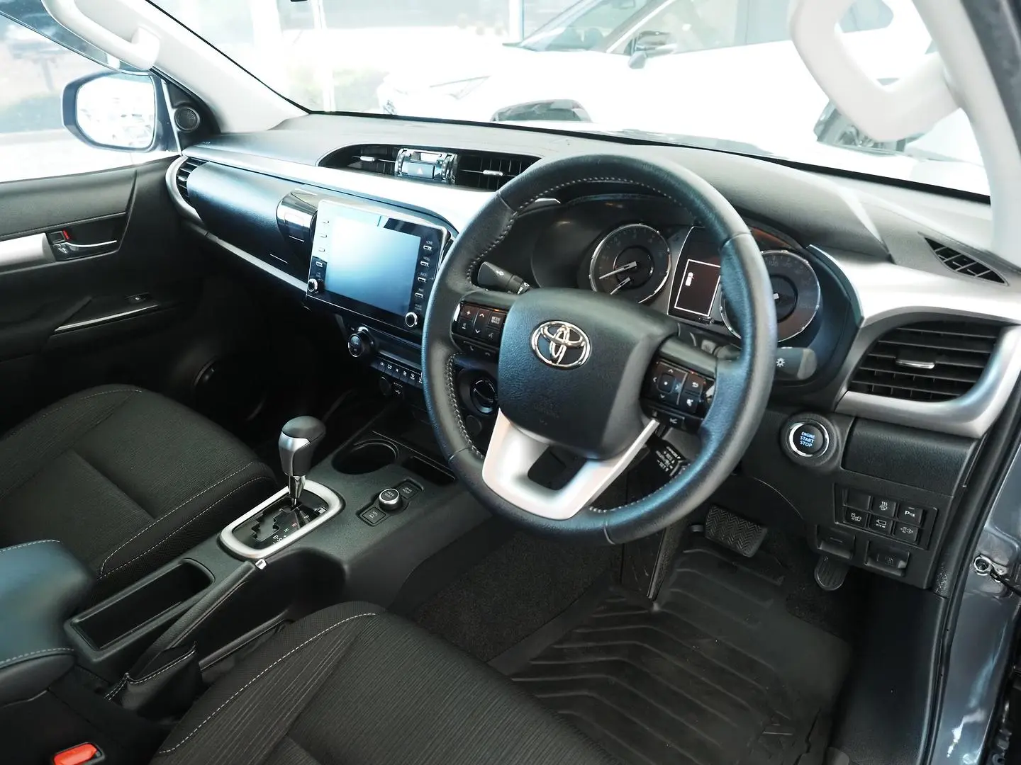 2024 Toyota Hilux Gallery Image 4