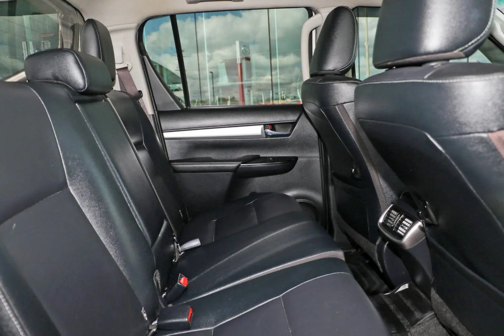 2021 Toyota Hilux Gallery Image 9