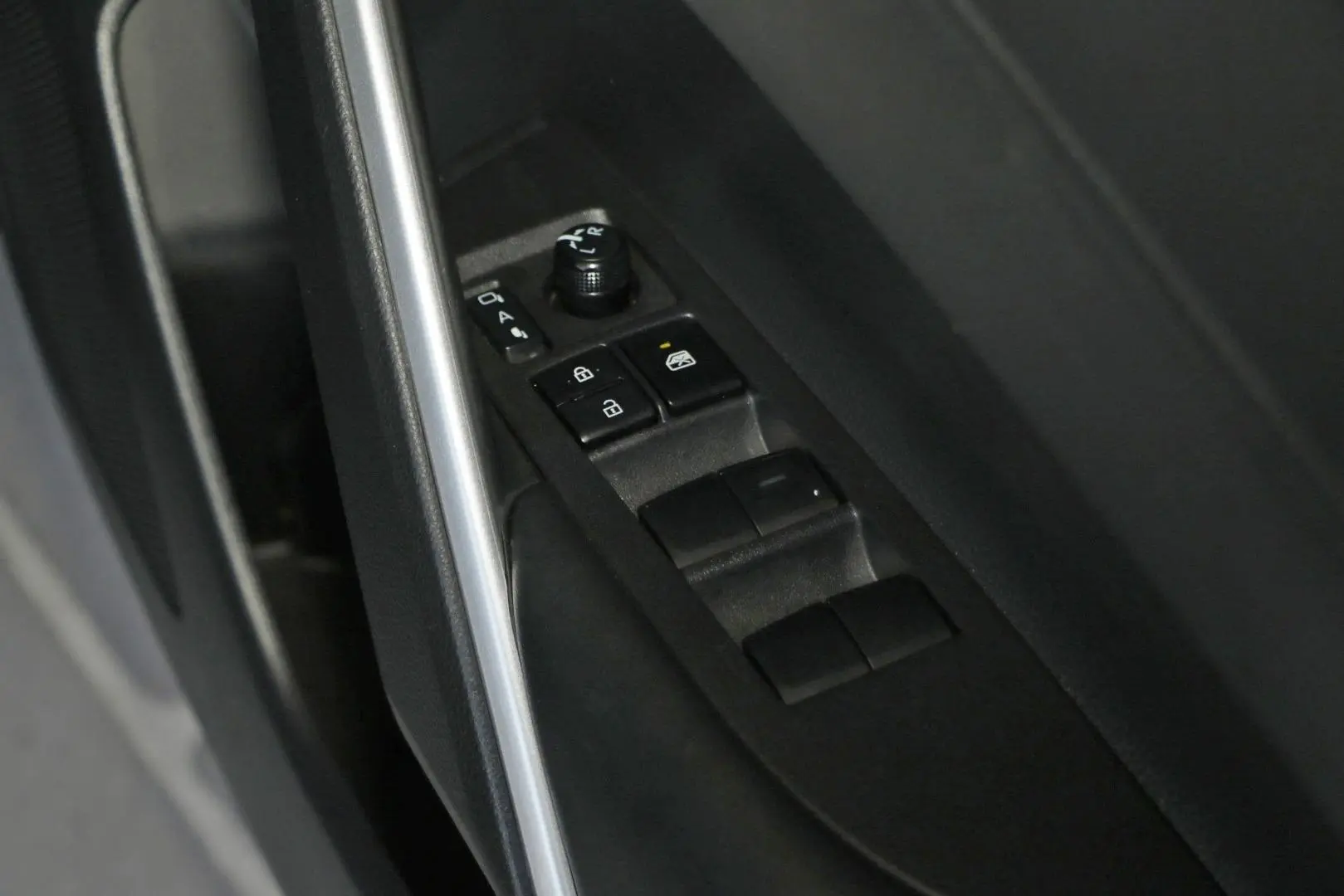 2023 Toyota Corolla Cross Gallery Image 17