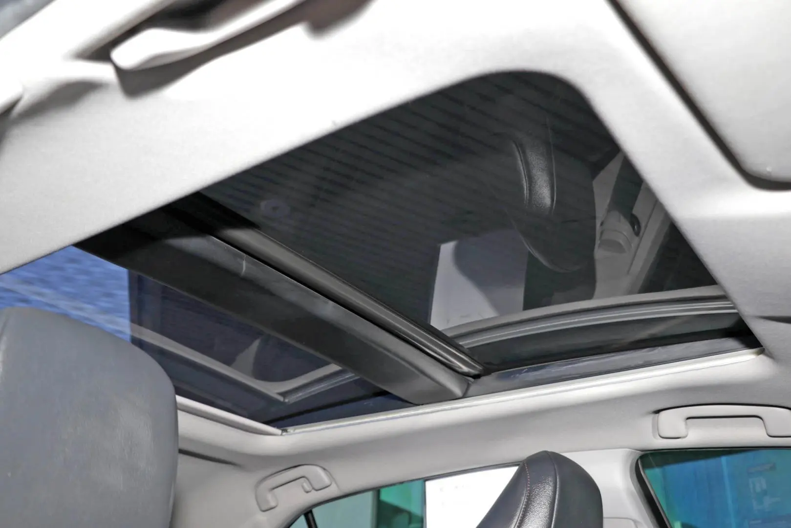 2019 Toyota Camry Gallery Image 13